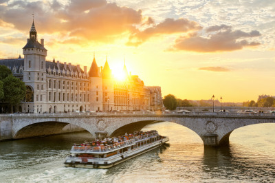 Admirez Paris en faisant une croisière sur la Seine