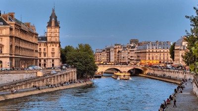 Discover Paris from the Seine with the Bateaux Mouches
